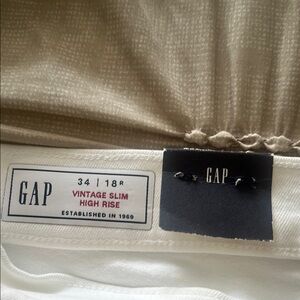 GAP Vintage Slim High Rise Jeans - White